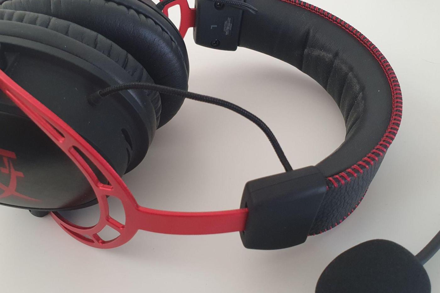 Le câble de l'HyperX Cloud Alpha Wireless