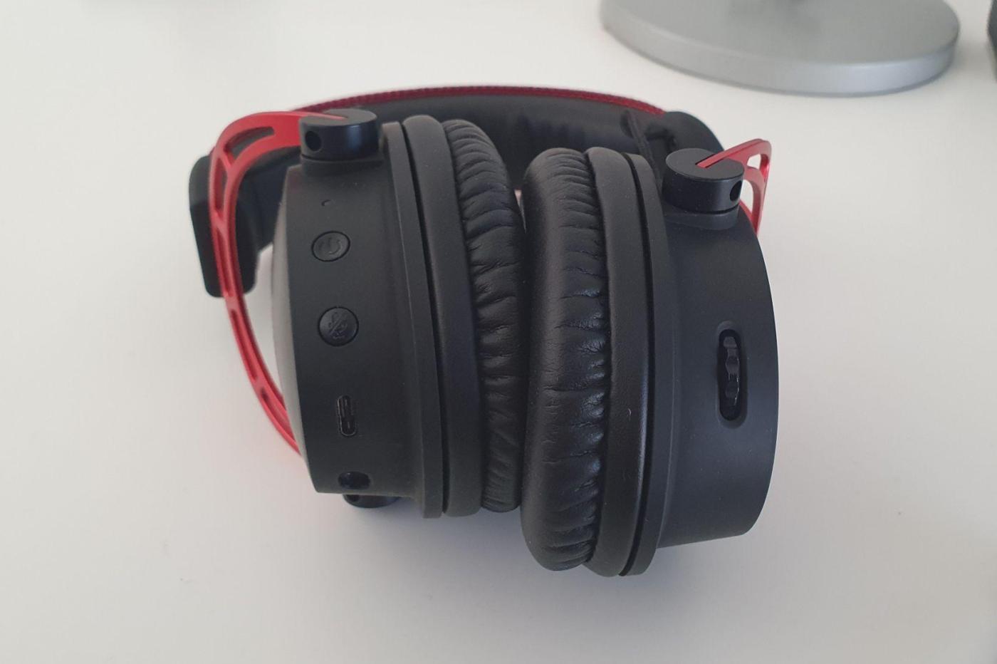 Les boutons de l'HyperX Cloud Alpha Wireless