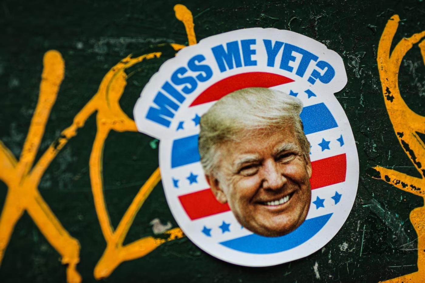 Un badge de campagne à l'effigie de Donald Trump