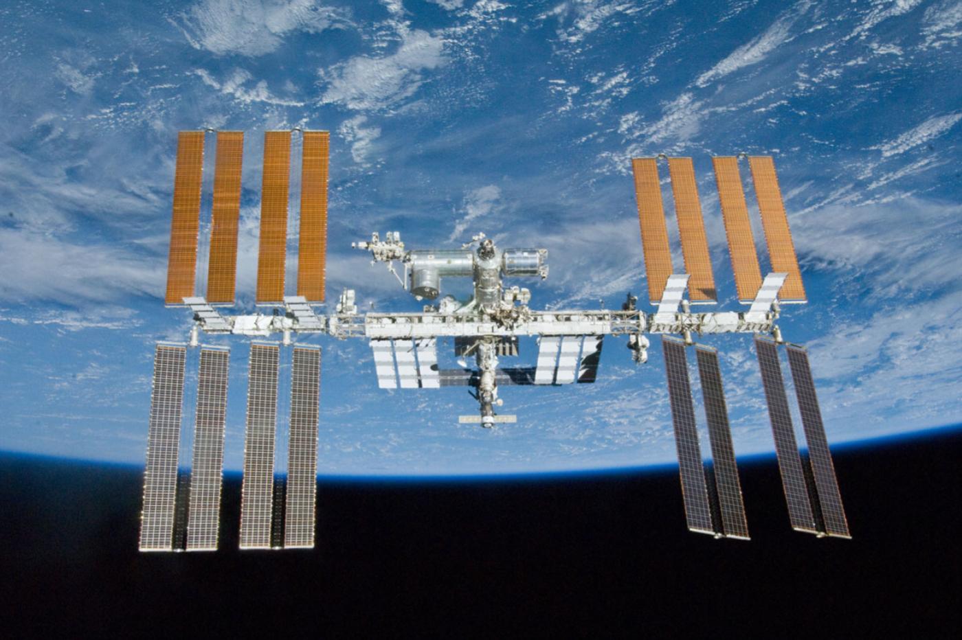 La Station Spatiale Internationale avec la Terre en arrière-plan