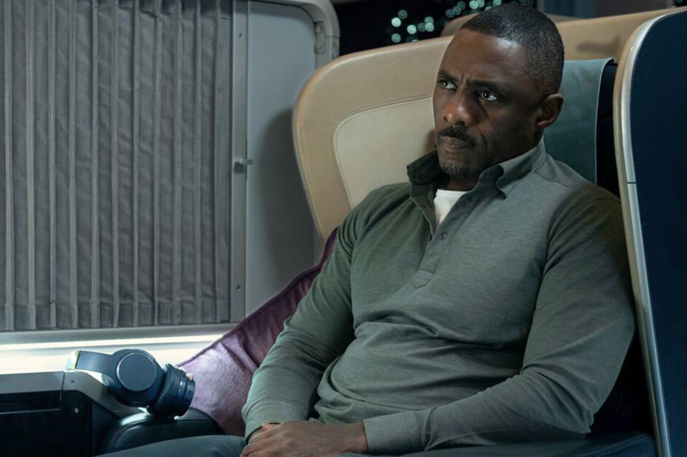 Idris Elba dans Hijack sur Apple TV+