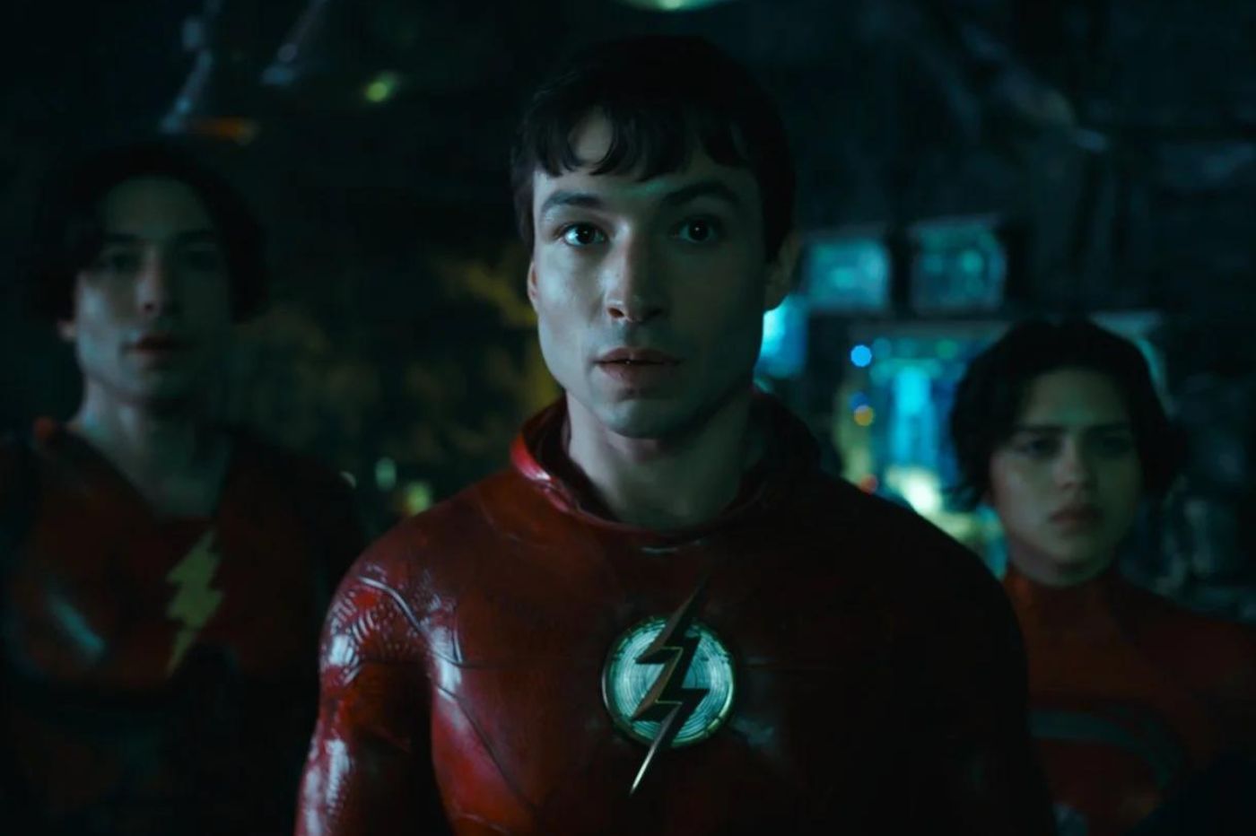 Ezra Miller et Sacha Calle dans The Flash