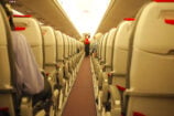 Il télétravaille dans un avion, son collègue le découvre et le dénonce : il est viré