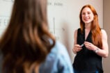 Après 20 ans d’absence, cette prof a été licenciée pour incompétence