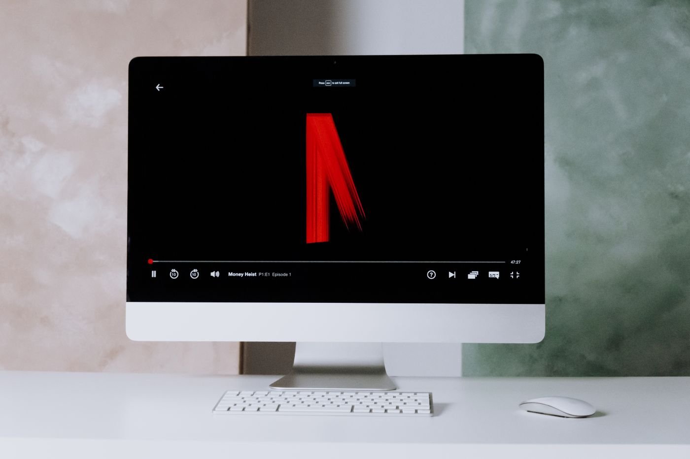 Image d'un ordinateur avec le logo Netflix