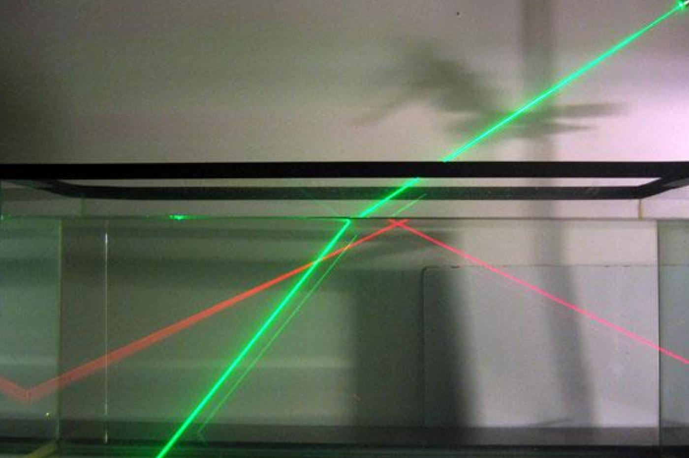 Un exemple de la réfraction de faisceaux laser